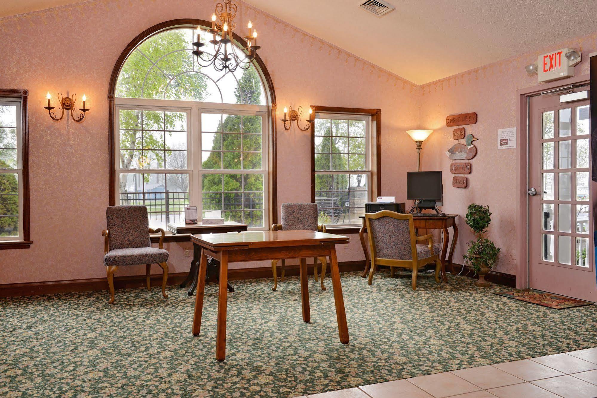 Ourguest Inn & Suites Downtown بورت كلينتون المظهر الخارجي الصورة