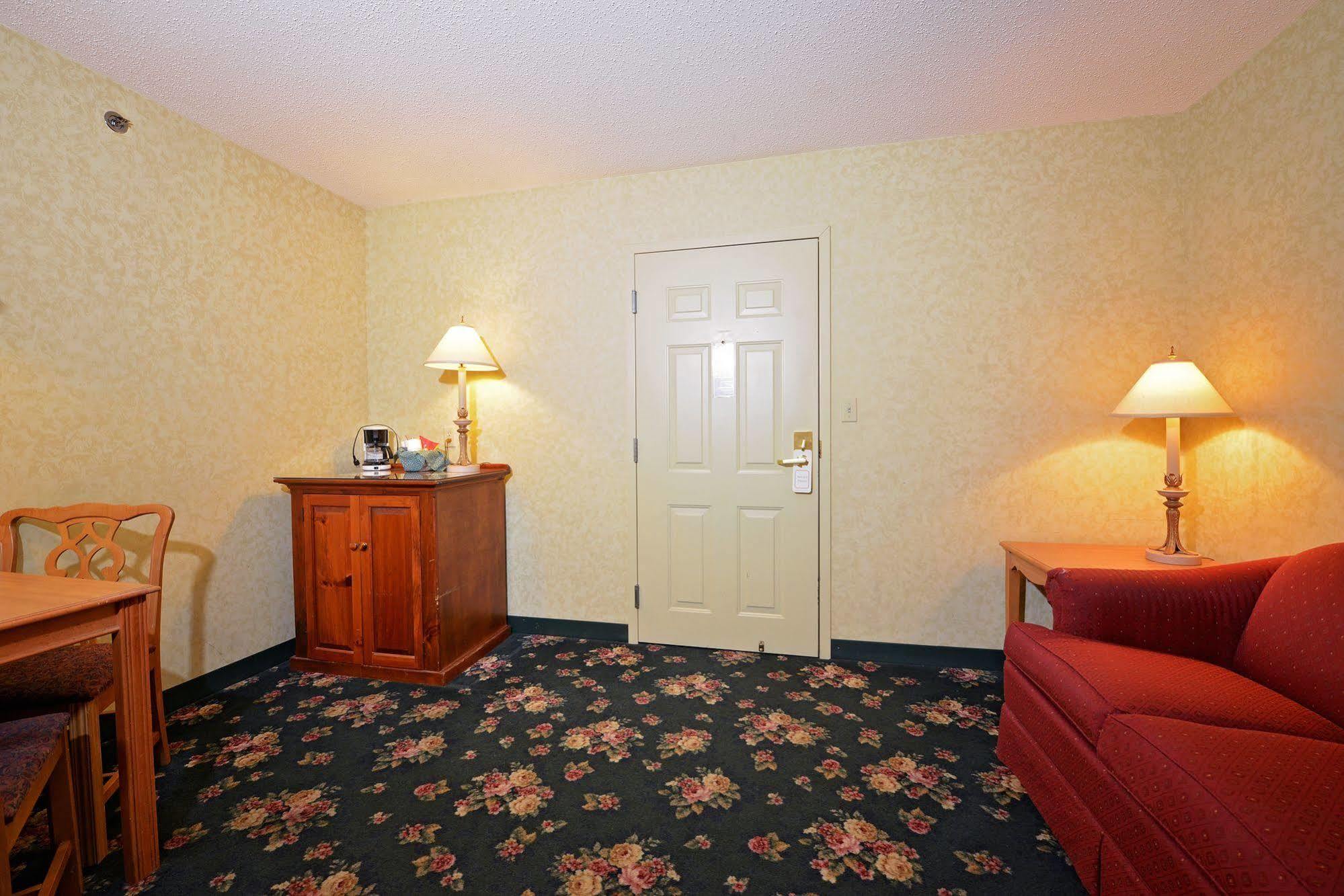 Ourguest Inn & Suites Downtown بورت كلينتون المظهر الخارجي الصورة