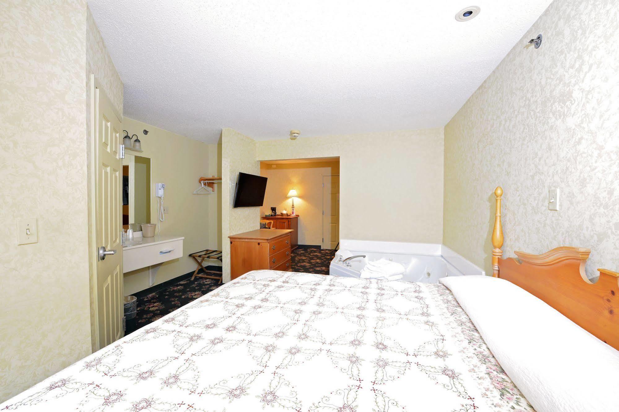 Ourguest Inn & Suites Downtown بورت كلينتون المظهر الخارجي الصورة