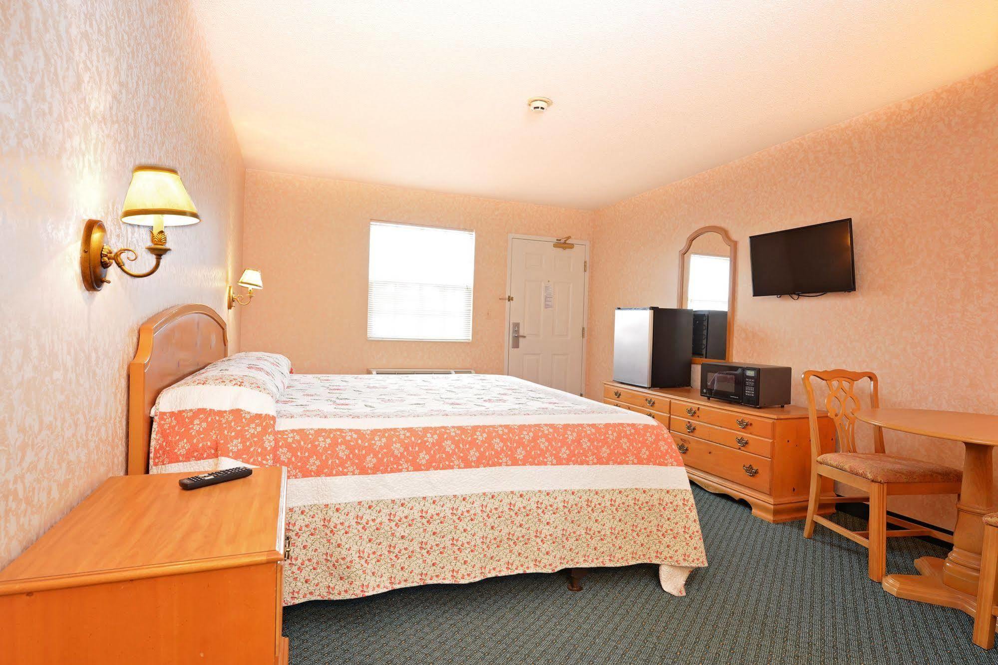 Ourguest Inn & Suites Downtown بورت كلينتون المظهر الخارجي الصورة