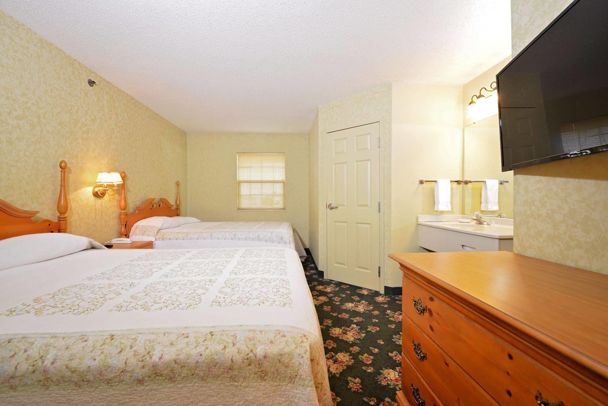 Ourguest Inn & Suites Downtown بورت كلينتون المظهر الخارجي الصورة