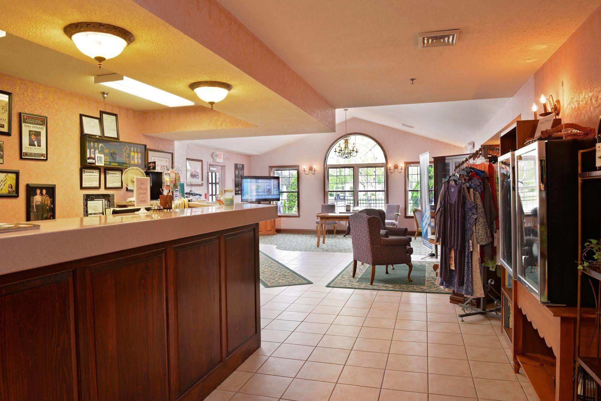 Ourguest Inn & Suites Downtown بورت كلينتون المظهر الخارجي الصورة