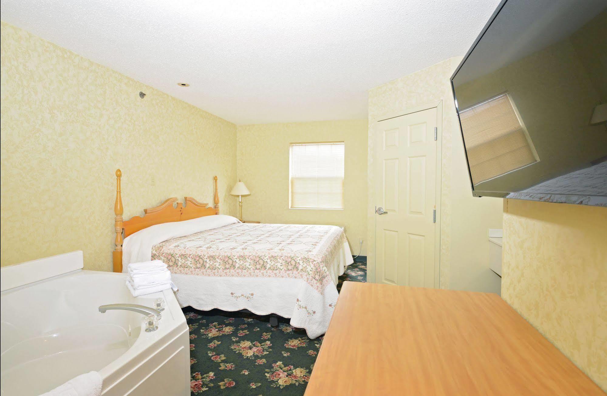 Ourguest Inn & Suites Downtown بورت كلينتون المظهر الخارجي الصورة