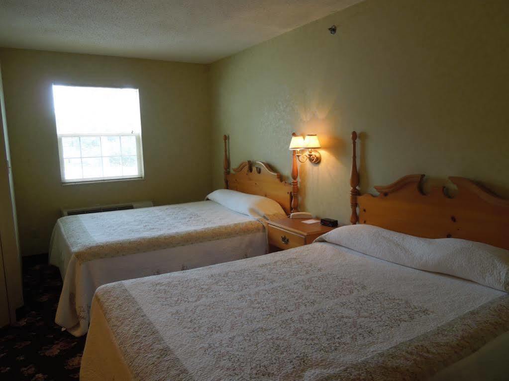 Ourguest Inn & Suites Downtown بورت كلينتون المظهر الخارجي الصورة