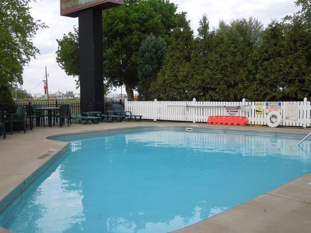 Ourguest Inn & Suites Downtown بورت كلينتون المظهر الخارجي الصورة